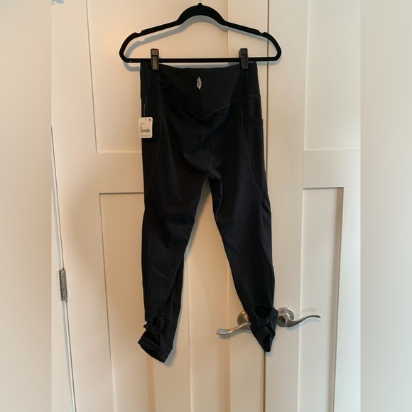 NEW Free People Black Wave Rider Leggings Size Medium - Picture 11 of 16